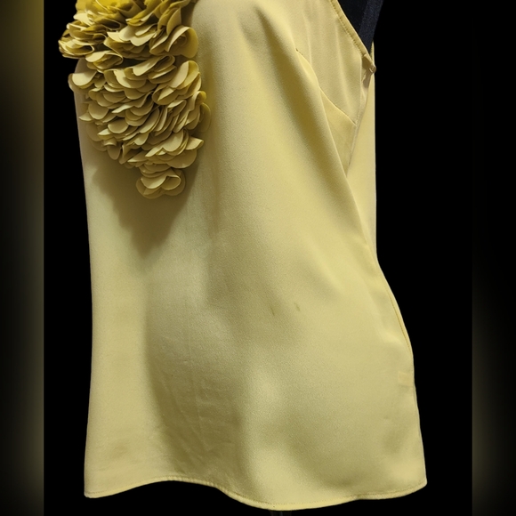 New York & company size XS chartreuse top - Picture 2 of 11